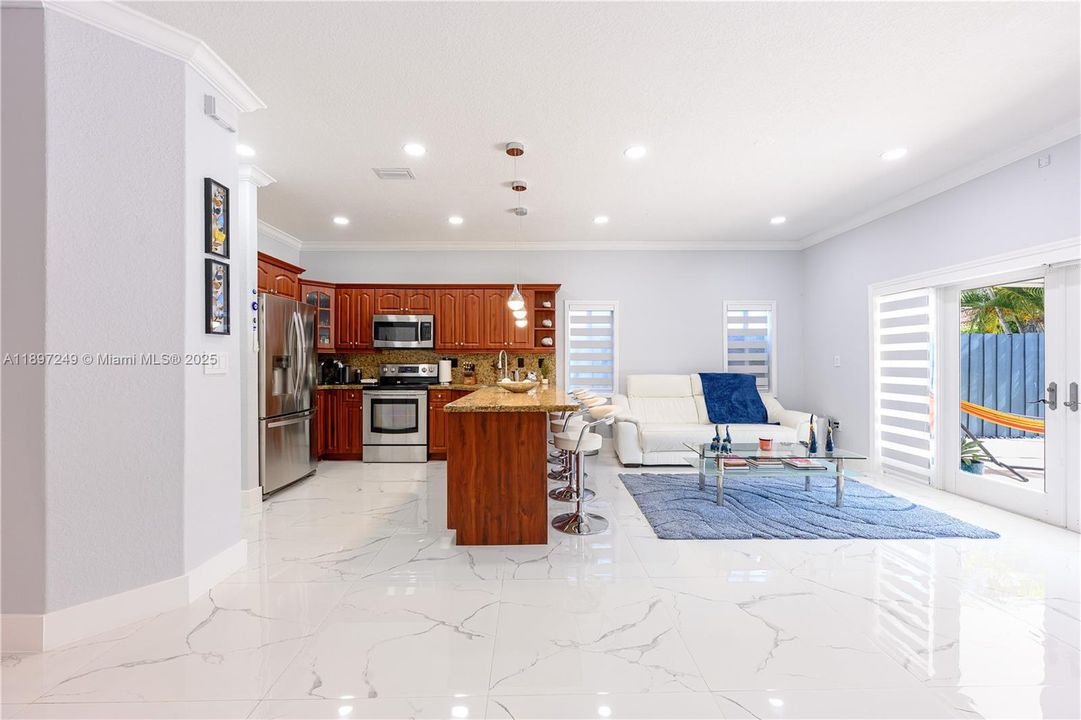 Recently Rented: $3,800 (3 beds, 2 baths, 1486 Square Feet)