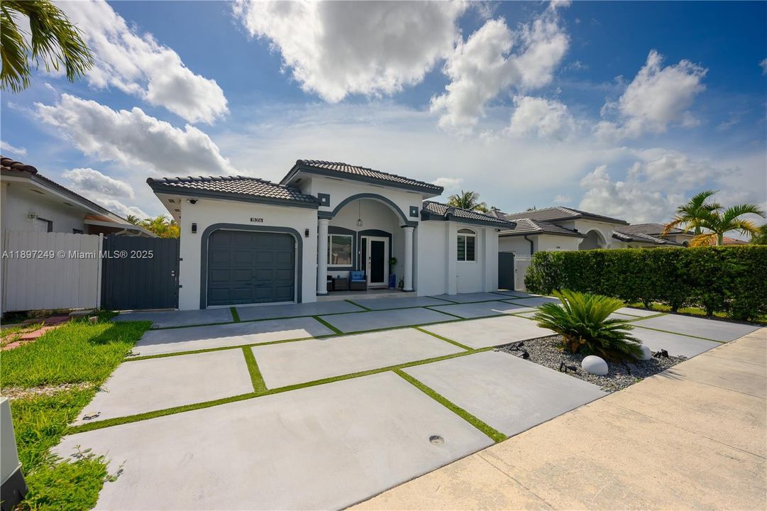 Recently Rented: $3,800 (3 beds, 2 baths, 1486 Square Feet)