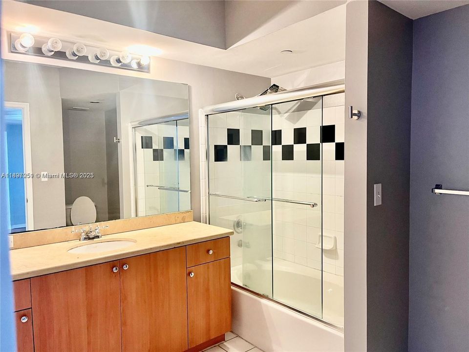 For Sale: $1,230,000 (2 beds, 2 baths, 1262 Square Feet)