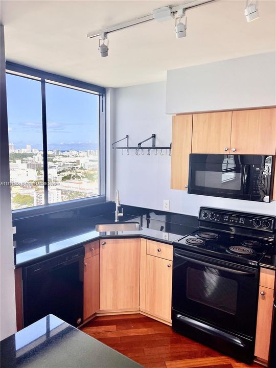 For Sale: $1,230,000 (2 beds, 2 baths, 1262 Square Feet)