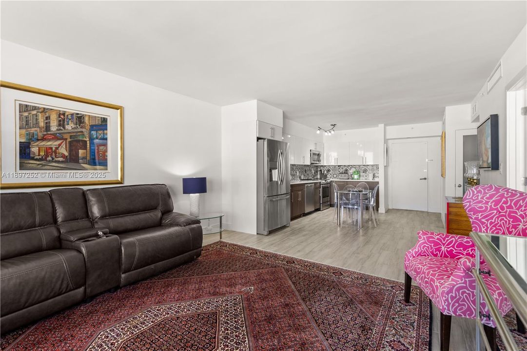 For Sale: $729,000 (1 beds, 1 baths, 845 Square Feet)