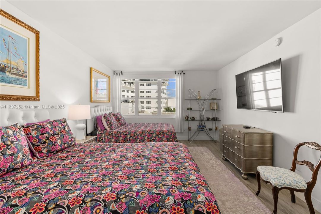 For Sale: $729,000 (1 beds, 1 baths, 845 Square Feet)