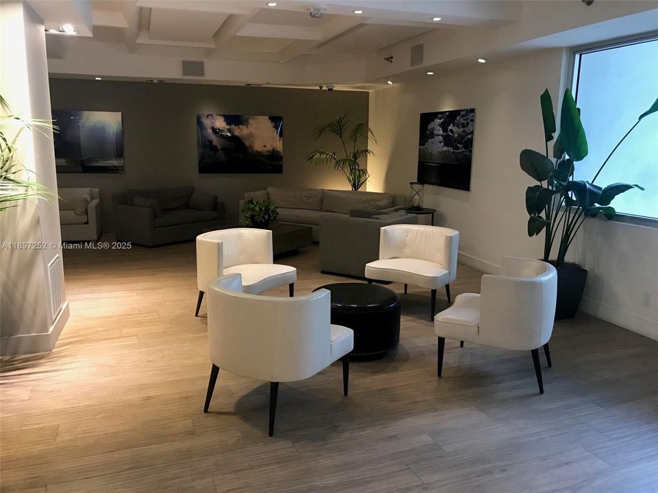 For Sale: $729,000 (1 beds, 1 baths, 845 Square Feet)