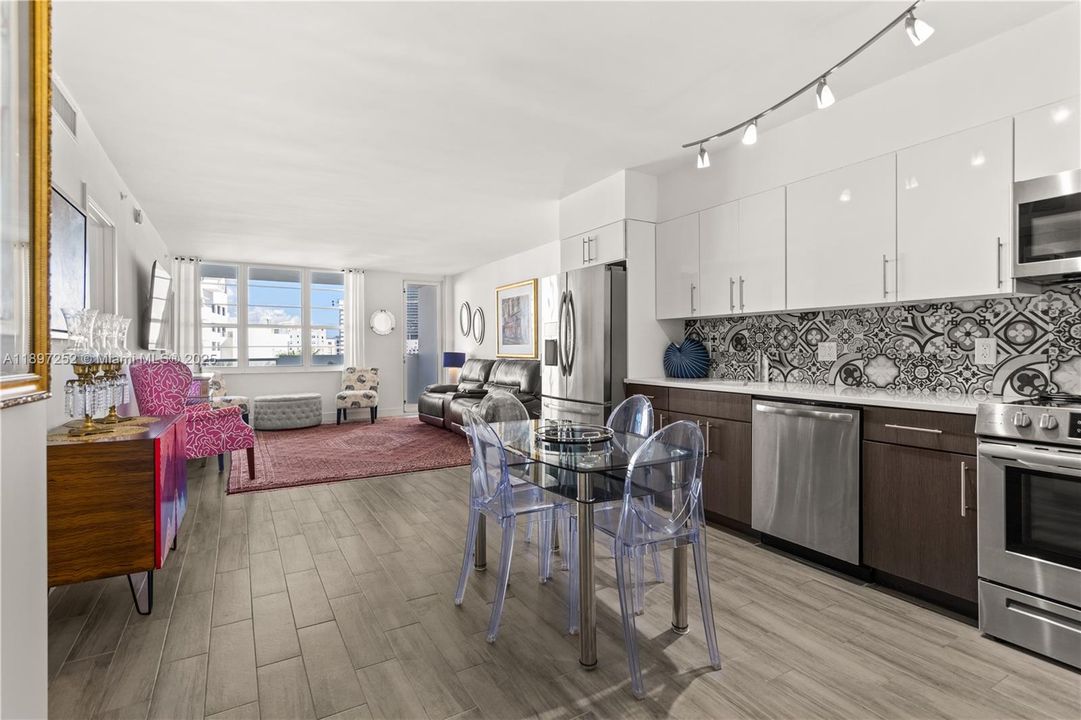 For Sale: $729,000 (1 beds, 1 baths, 845 Square Feet)