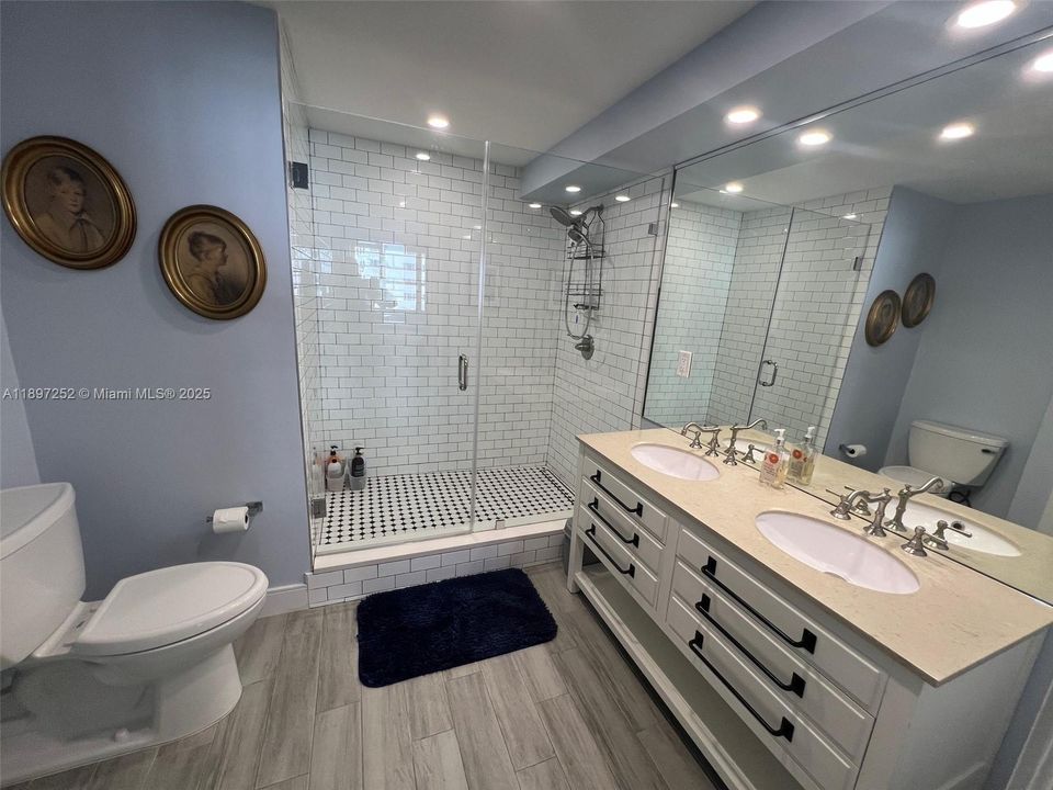 For Sale: $729,000 (1 beds, 1 baths, 845 Square Feet)