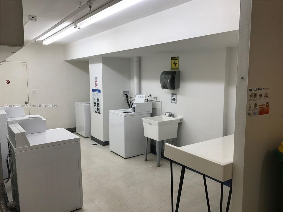 For Sale: $729,000 (1 beds, 1 baths, 845 Square Feet)