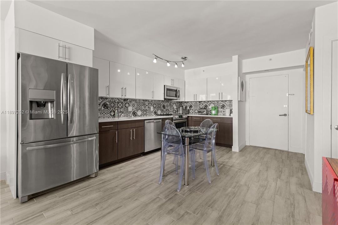 For Sale: $729,000 (1 beds, 1 baths, 845 Square Feet)