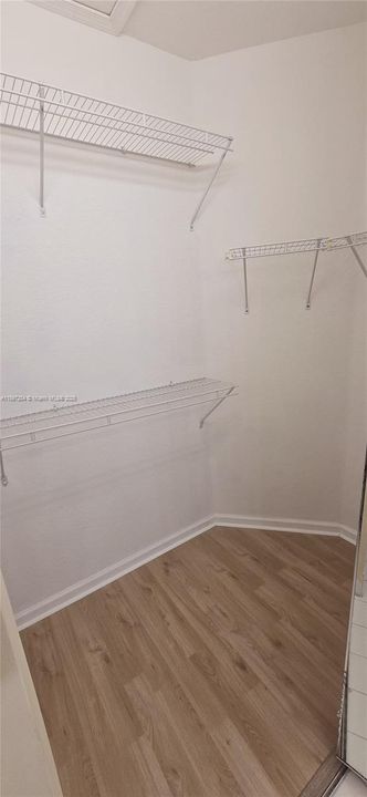 En Venta: $290,000 (2 camas, 2 baños, 1022 Pies cuadrados)