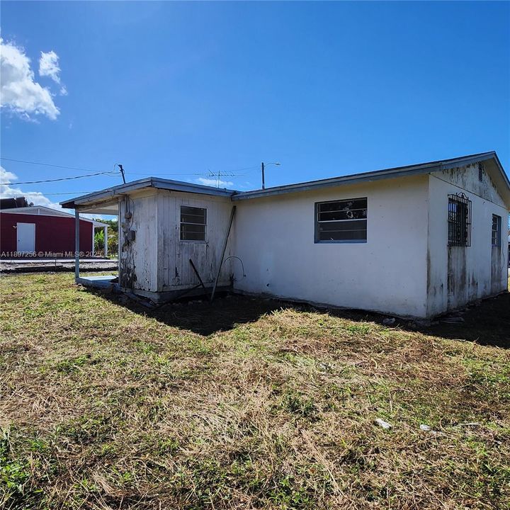 Active With Contract: $107,000 (3 beds, 1 baths, 936 Square Feet)