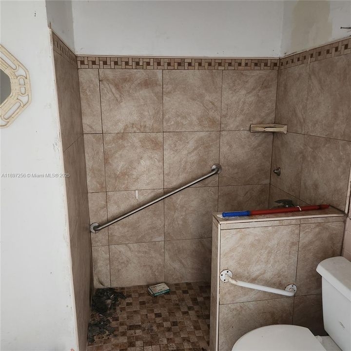 Active With Contract: $107,000 (3 beds, 1 baths, 936 Square Feet)