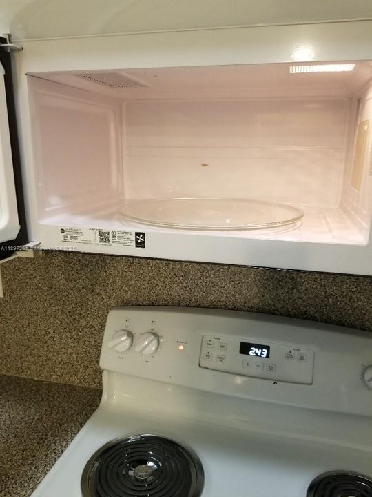 待售: $219,000 (3 贝兹, 2 浴室, 1182 平方英尺)