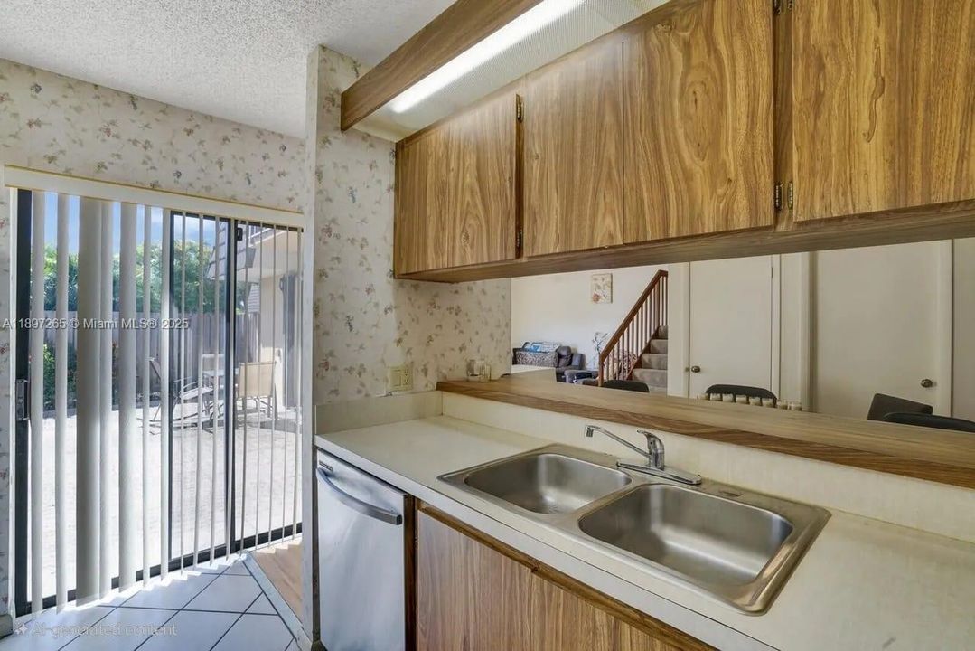 В аренду: $2,200 (2 спален, 2 ванн, 1236 Квадратных фут)