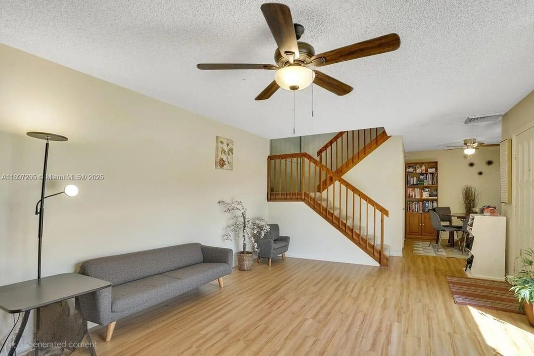 В аренду: $2,200 (2 спален, 2 ванн, 1236 Квадратных фут)