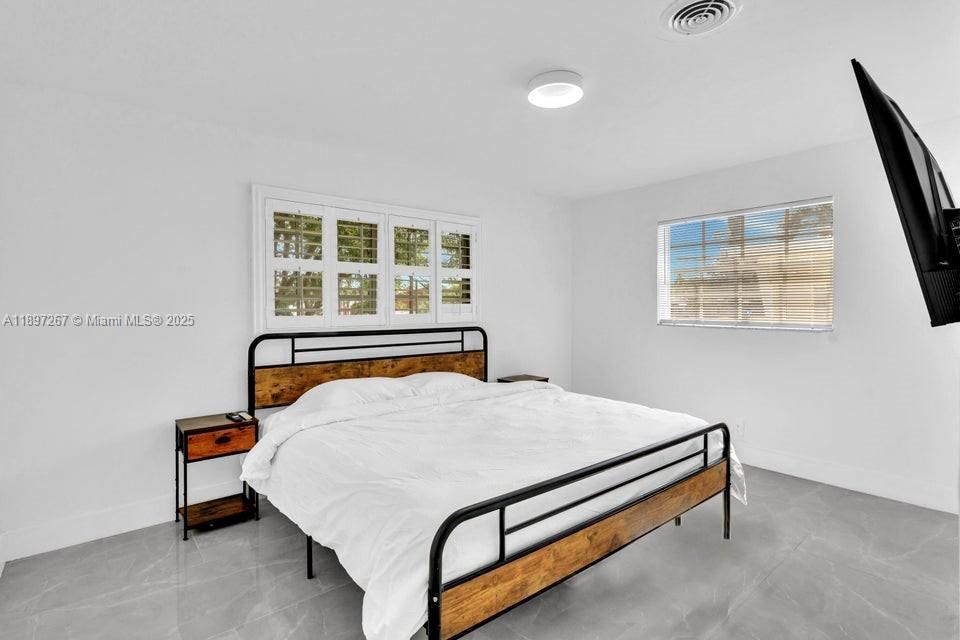 合同活跃: $599,000 (4 贝兹, 2 浴室, 1467 平方英尺)