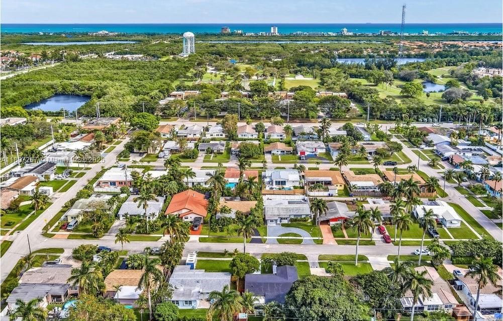 合同活跃: $599,000 (4 贝兹, 2 浴室, 1467 平方英尺)