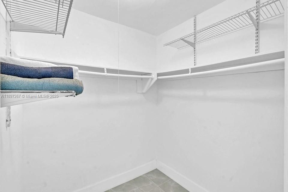 合同活跃: $599,000 (4 贝兹, 2 浴室, 1467 平方英尺)