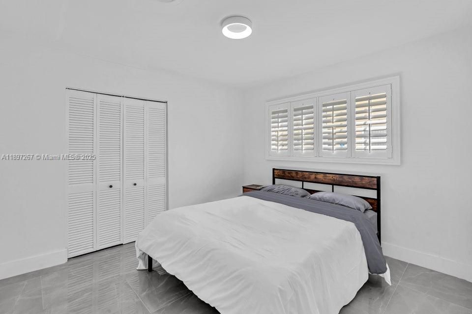 合同活跃: $599,000 (4 贝兹, 2 浴室, 1467 平方英尺)