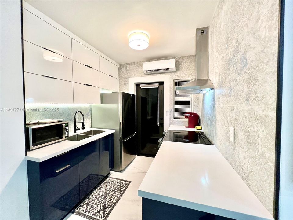 For Rent: $2,850 (2 beds, 1 baths, 750 Square Feet)