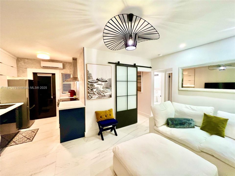 For Rent: $2,850 (2 beds, 1 baths, 750 Square Feet)