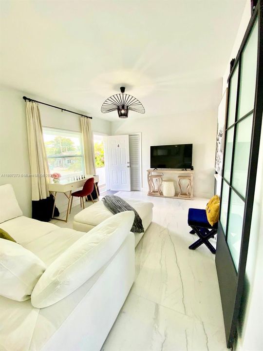 For Rent: $2,850 (2 beds, 1 baths, 750 Square Feet)