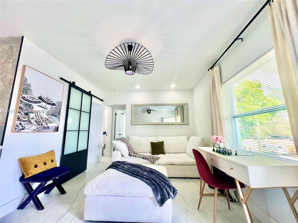 For Rent: $2,850 (2 beds, 1 baths, 750 Square Feet)