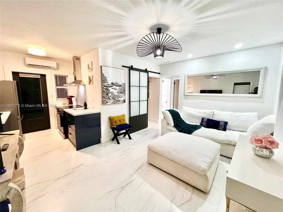 For Rent: $2,850 (2 beds, 1 baths, 750 Square Feet)