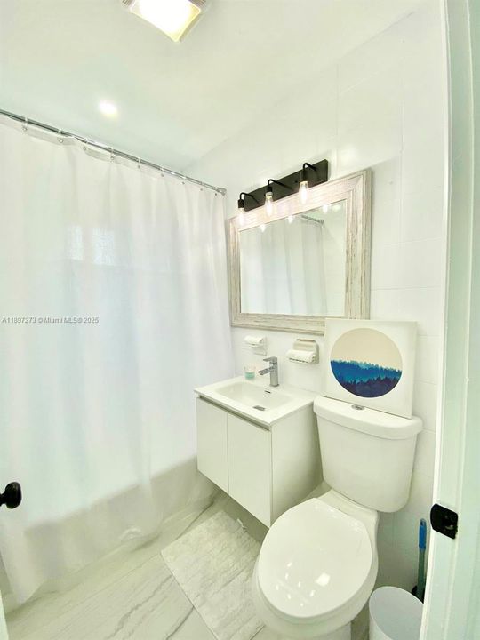 For Rent: $2,850 (2 beds, 1 baths, 750 Square Feet)