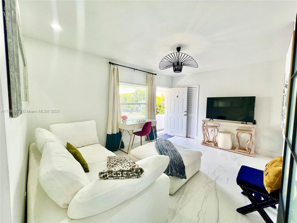 For Rent: $2,850 (2 beds, 1 baths, 750 Square Feet)