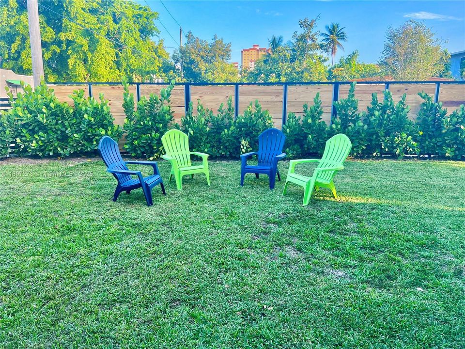 For Rent: $2,850 (2 beds, 1 baths, 750 Square Feet)