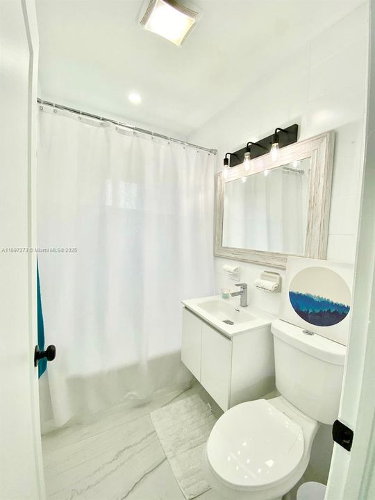 For Rent: $2,850 (2 beds, 1 baths, 750 Square Feet)