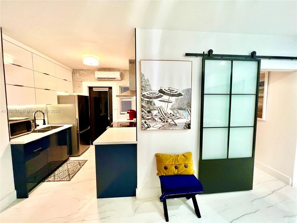 For Rent: $2,850 (2 beds, 1 baths, 750 Square Feet)