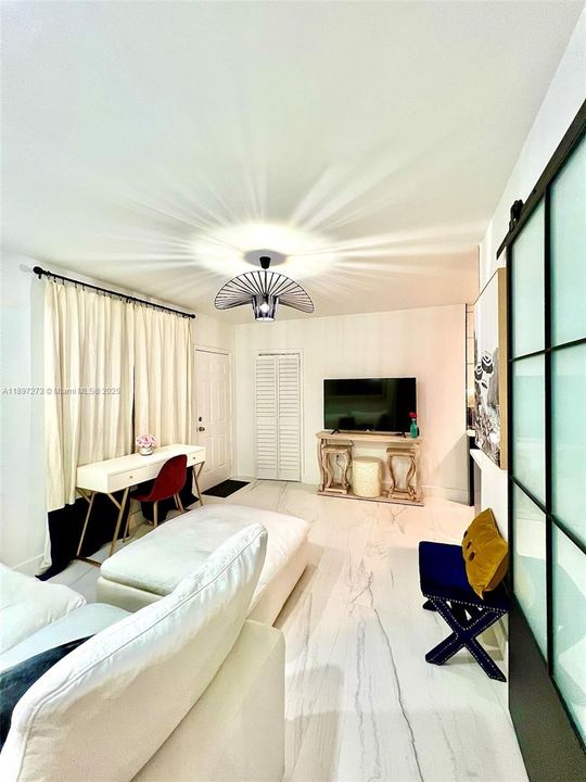 For Rent: $2,850 (2 beds, 1 baths, 750 Square Feet)