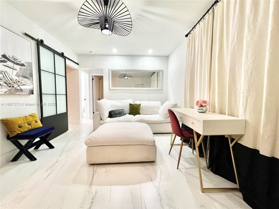 For Rent: $2,850 (2 beds, 1 baths, 750 Square Feet)