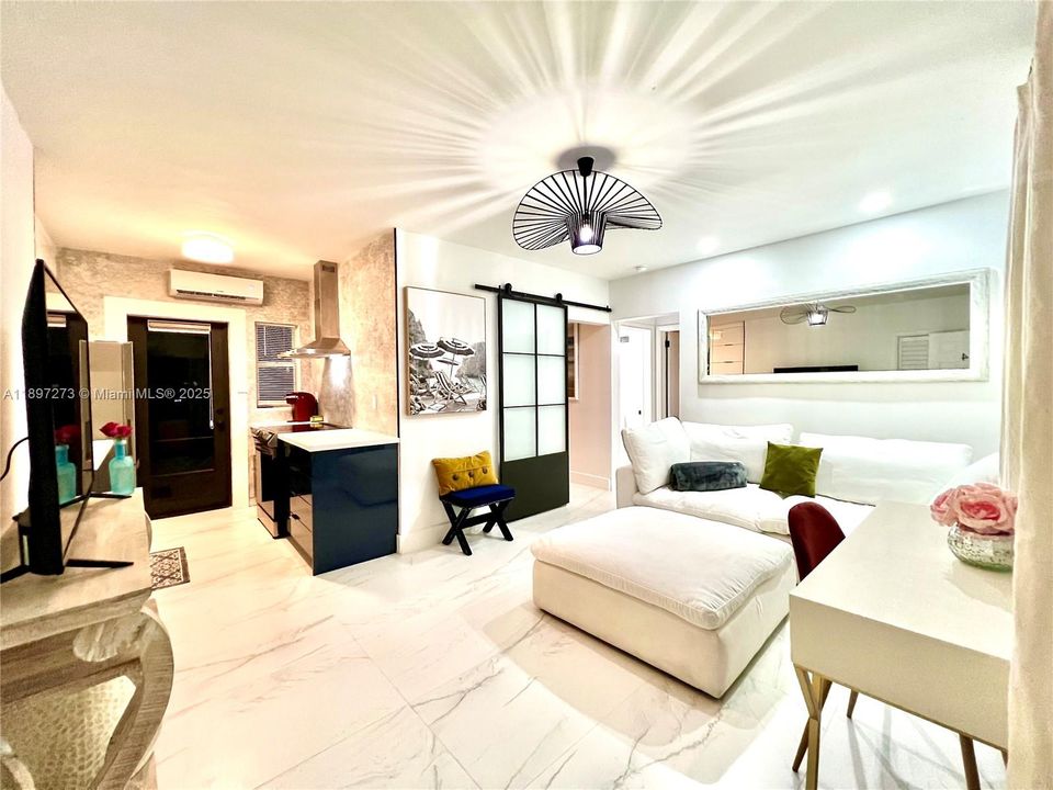 For Rent: $2,850 (2 beds, 1 baths, 750 Square Feet)