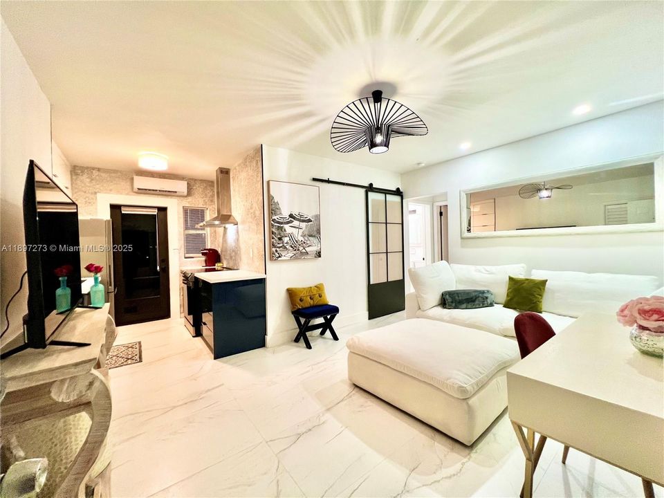 For Rent: $2,850 (2 beds, 1 baths, 750 Square Feet)