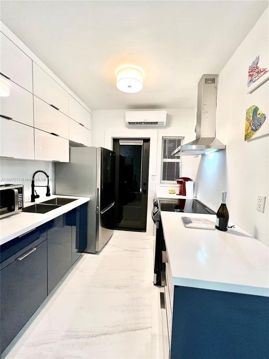 For Rent: $2,850 (2 beds, 1 baths, 750 Square Feet)