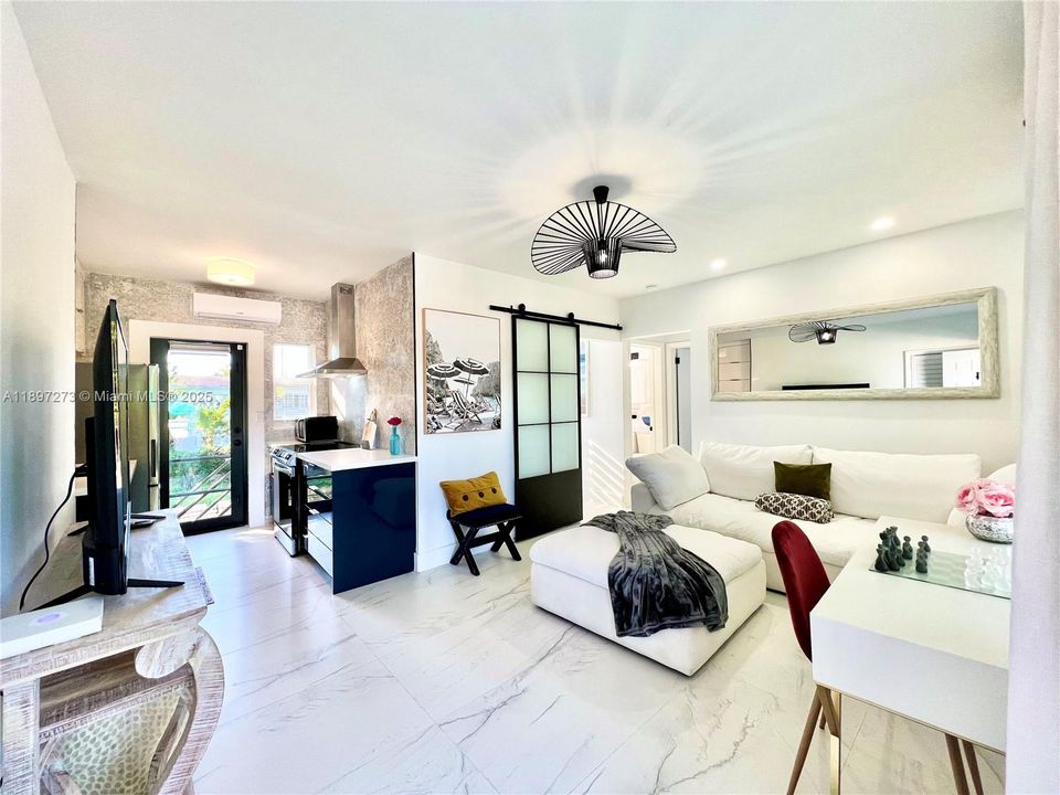 For Rent: $2,850 (2 beds, 1 baths, 750 Square Feet)