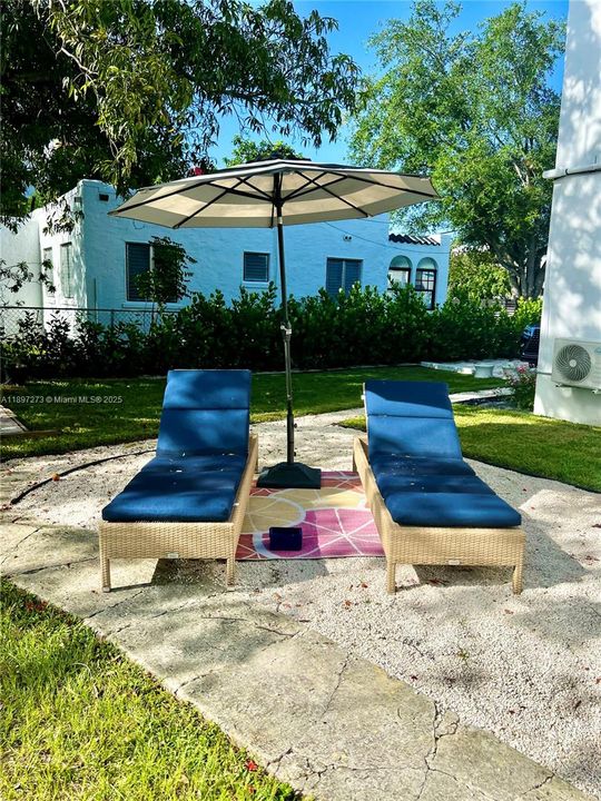 For Rent: $2,850 (2 beds, 1 baths, 750 Square Feet)