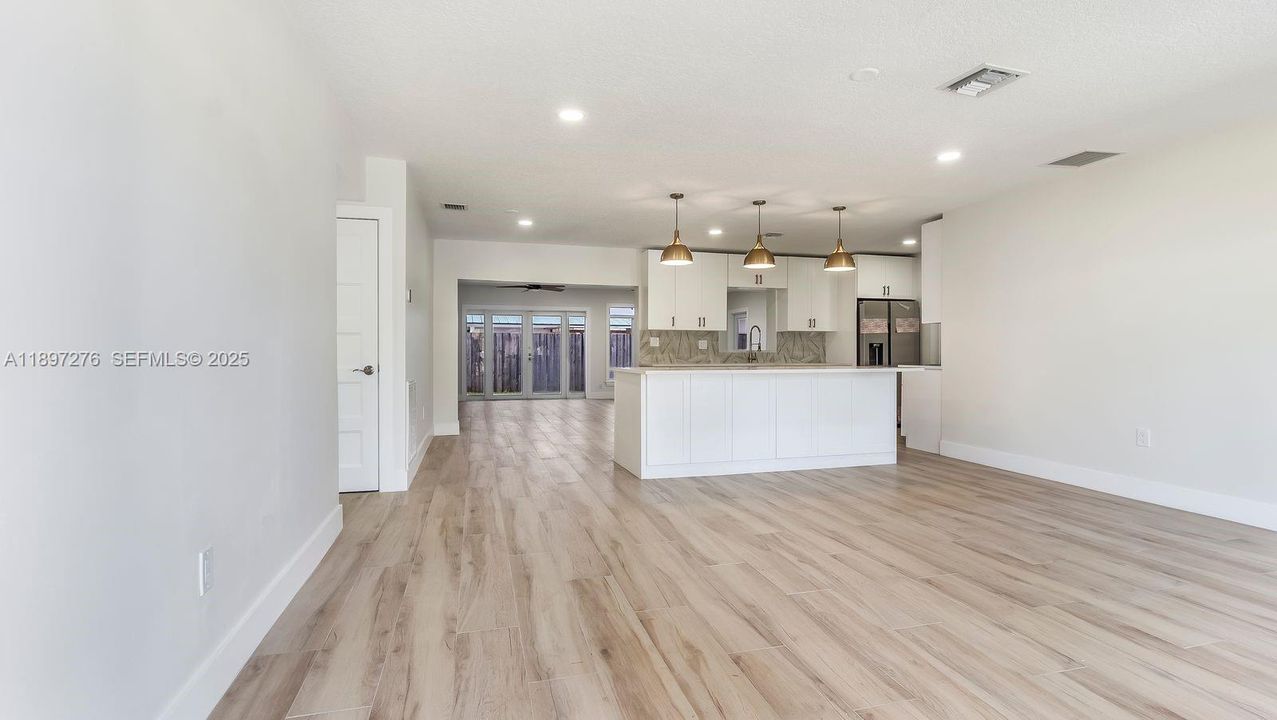 For Sale: $749,000 (3 beds, 2 baths, 1938 Square Feet)