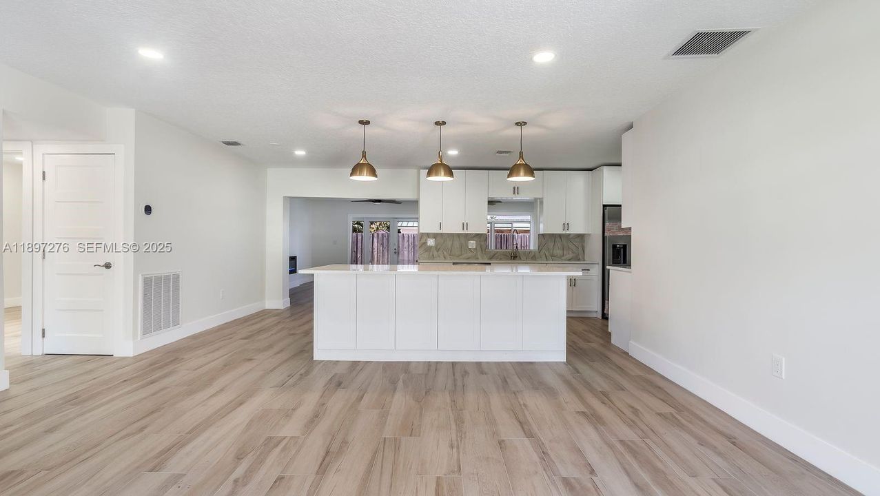 For Sale: $749,000 (3 beds, 2 baths, 1938 Square Feet)