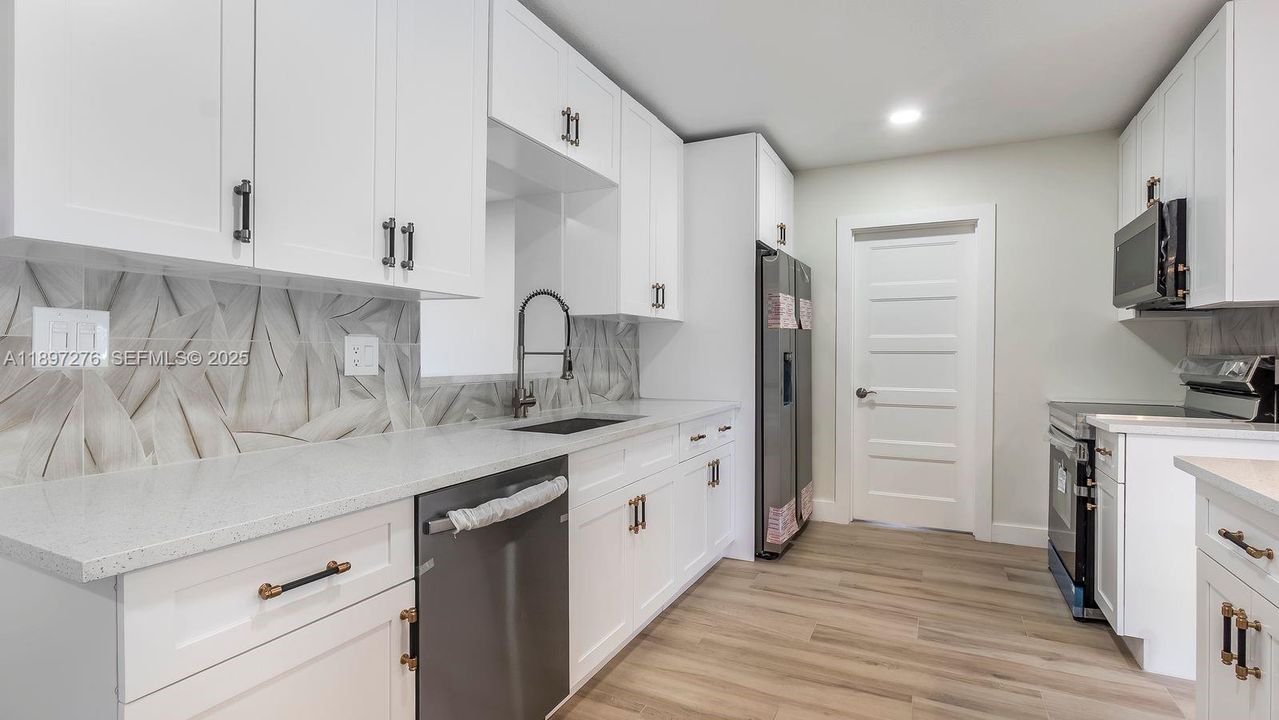 For Sale: $749,000 (3 beds, 2 baths, 1938 Square Feet)