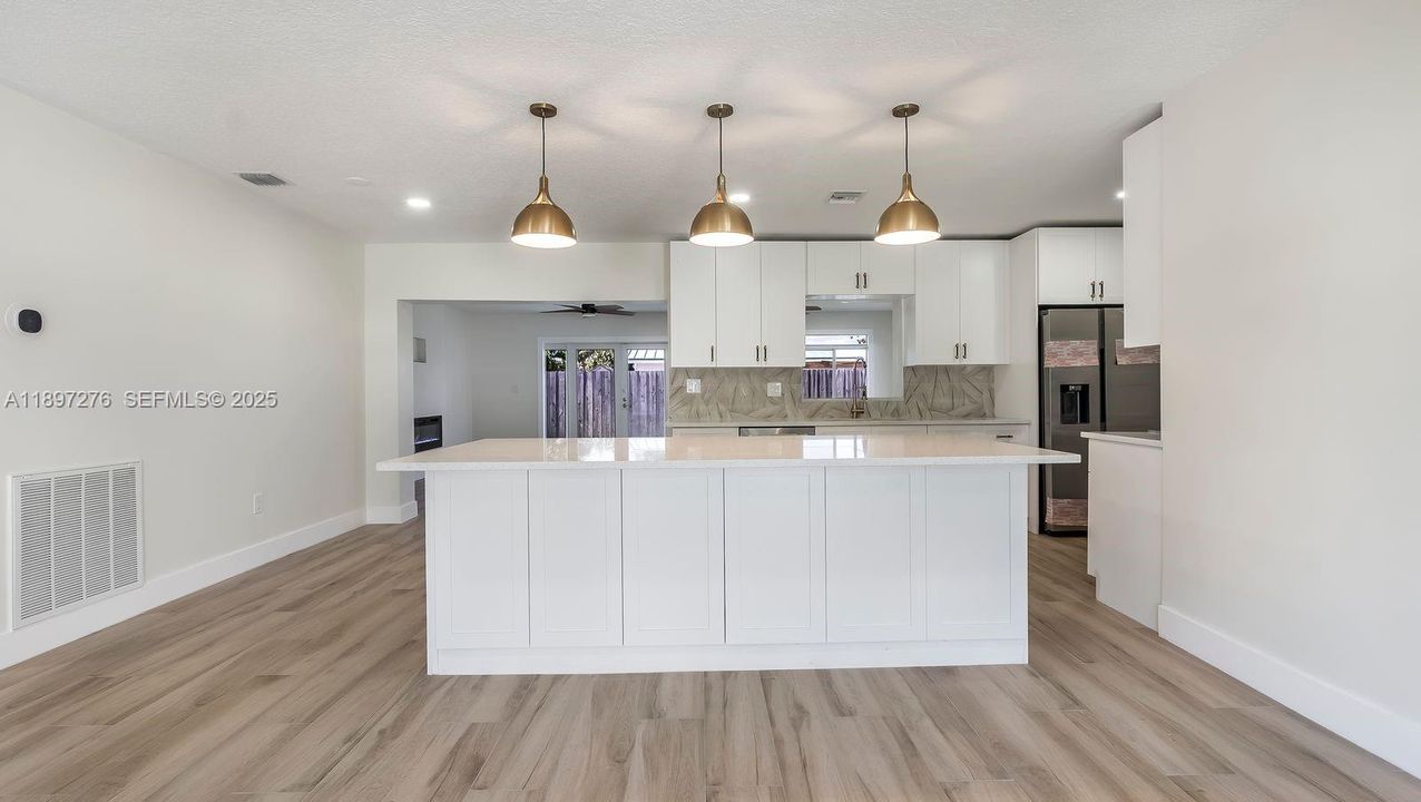 For Sale: $749,000 (3 beds, 2 baths, 1938 Square Feet)