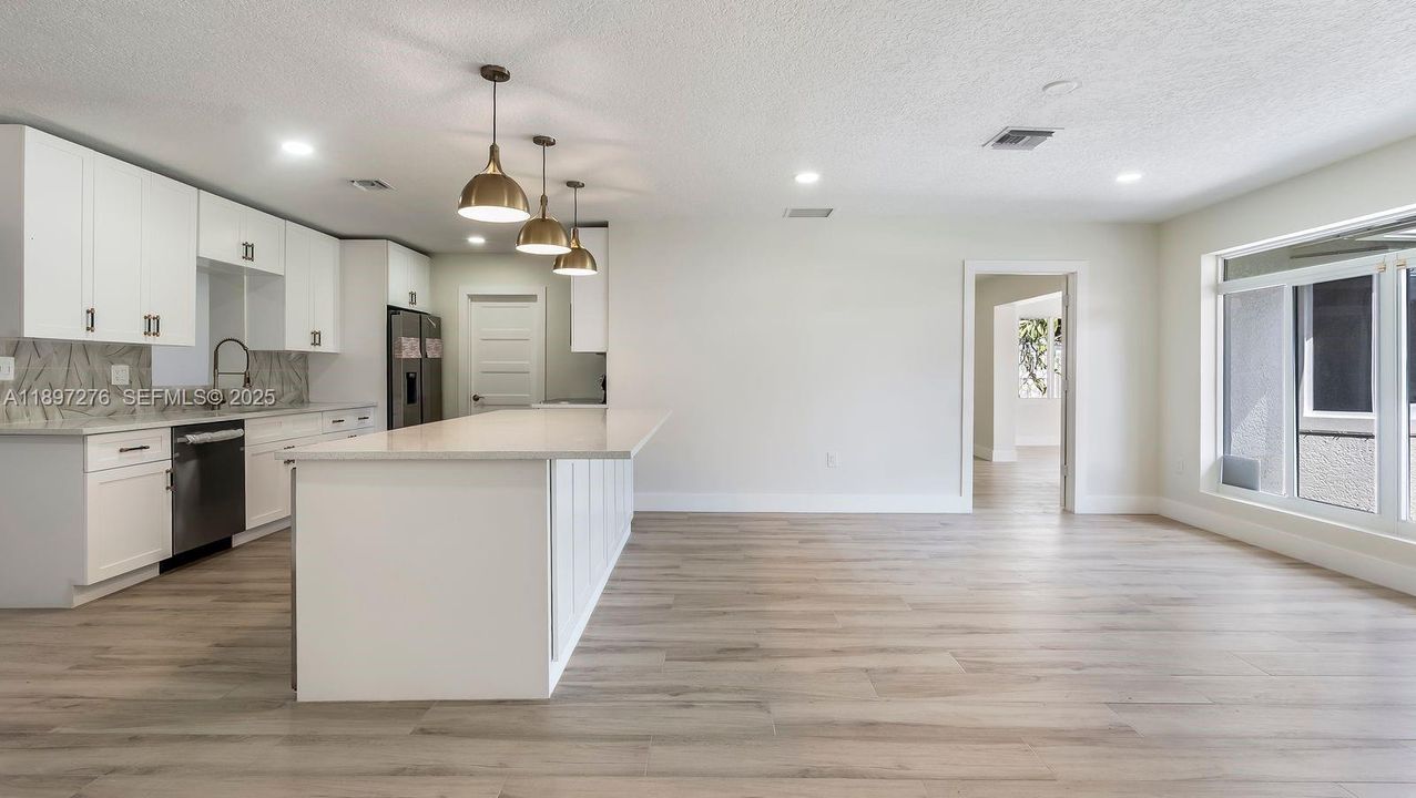 For Sale: $749,000 (3 beds, 2 baths, 1938 Square Feet)