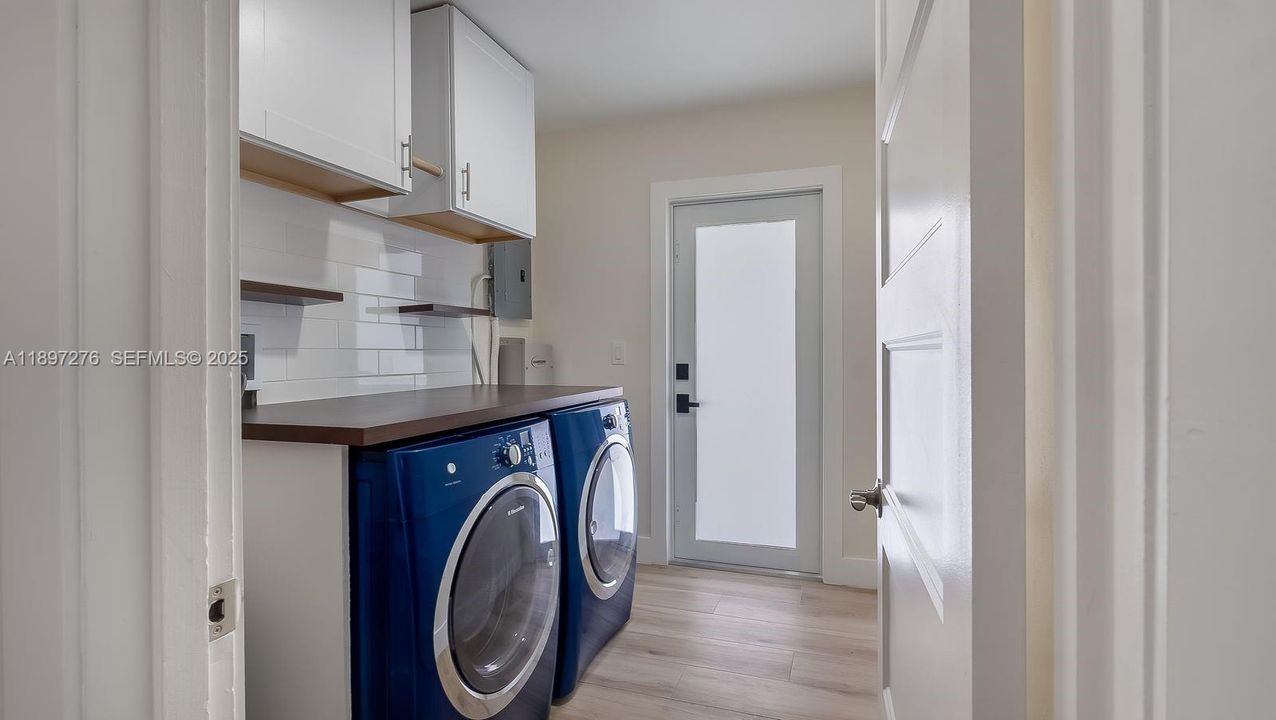 For Sale: $749,000 (3 beds, 2 baths, 1938 Square Feet)