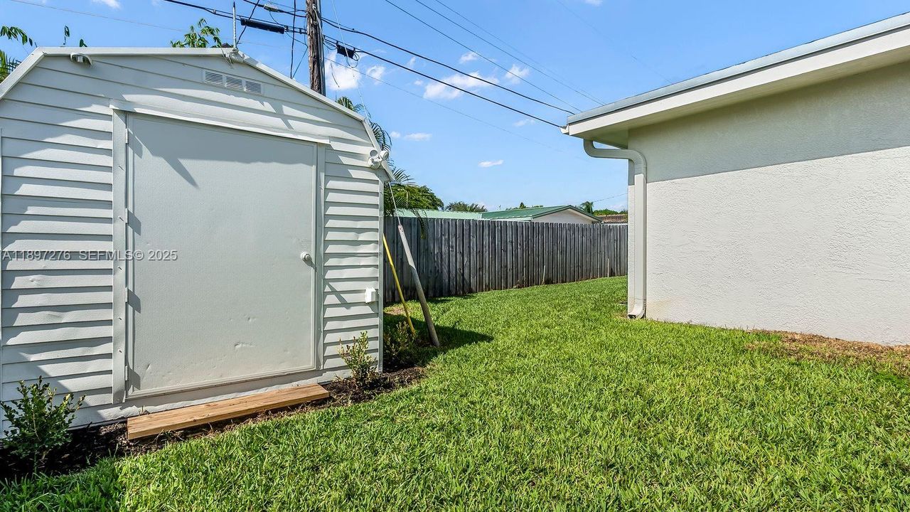 For Sale: $749,000 (3 beds, 2 baths, 1938 Square Feet)