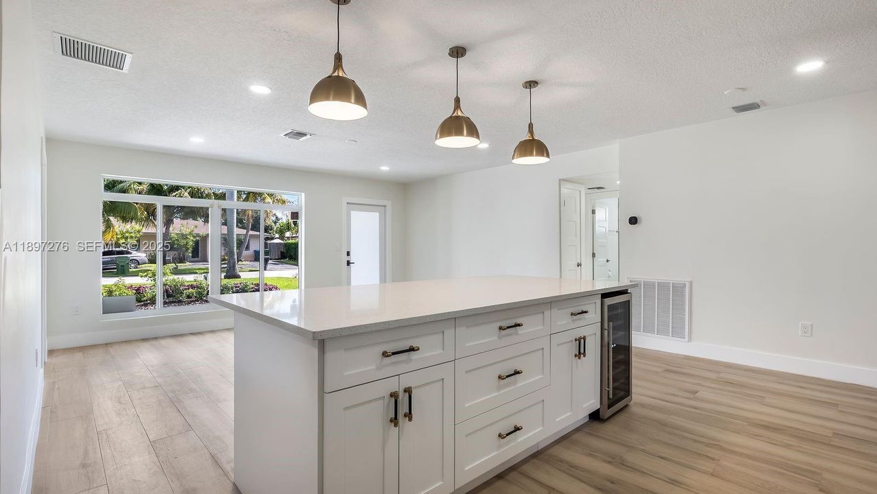 For Sale: $749,000 (3 beds, 2 baths, 1938 Square Feet)