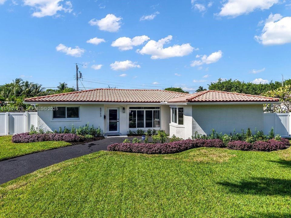 For Sale: $749,000 (3 beds, 2 baths, 1938 Square Feet)