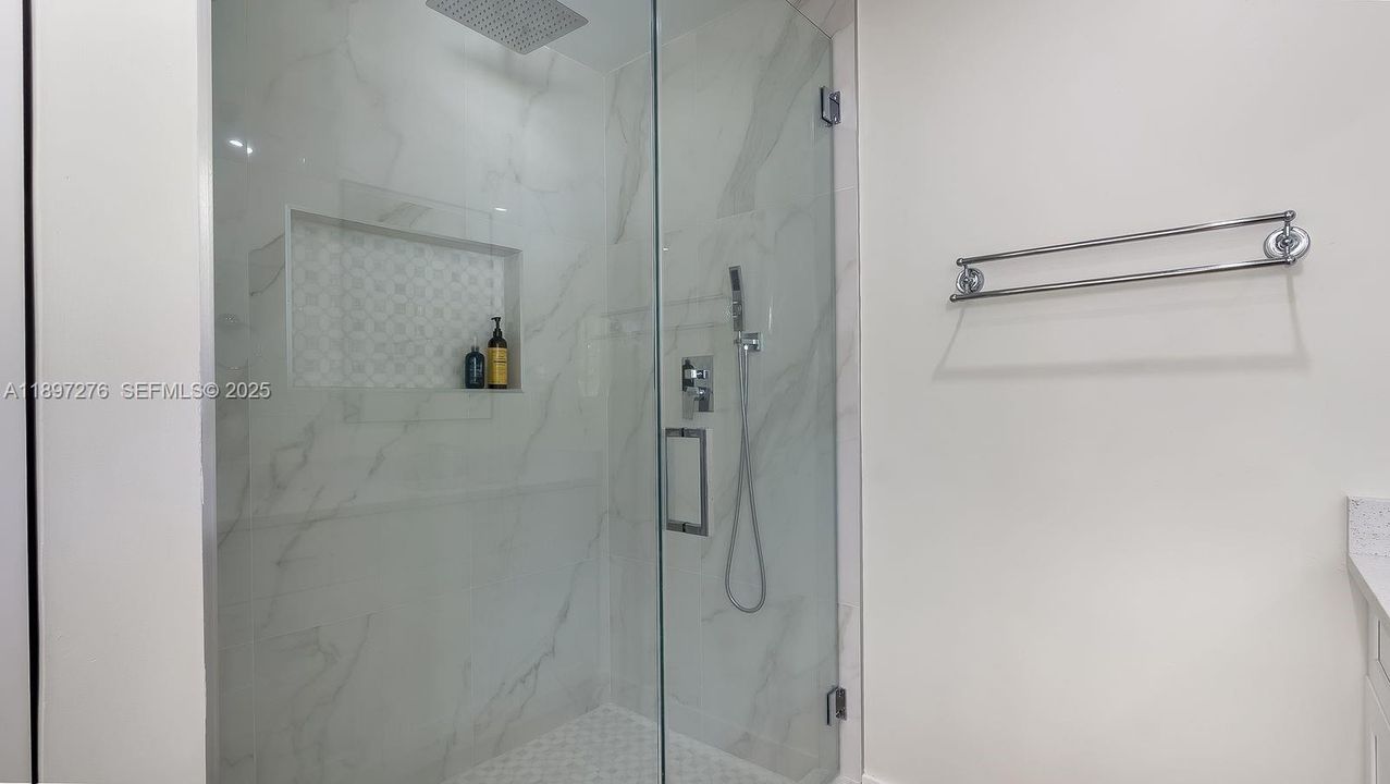 For Sale: $749,000 (3 beds, 2 baths, 1938 Square Feet)