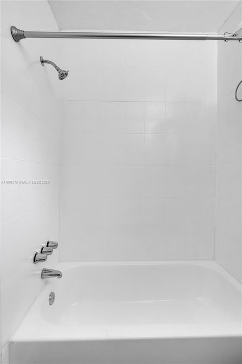 最近租的: $2,000 (2 贝兹, 1 浴室, 2985 平方英尺)