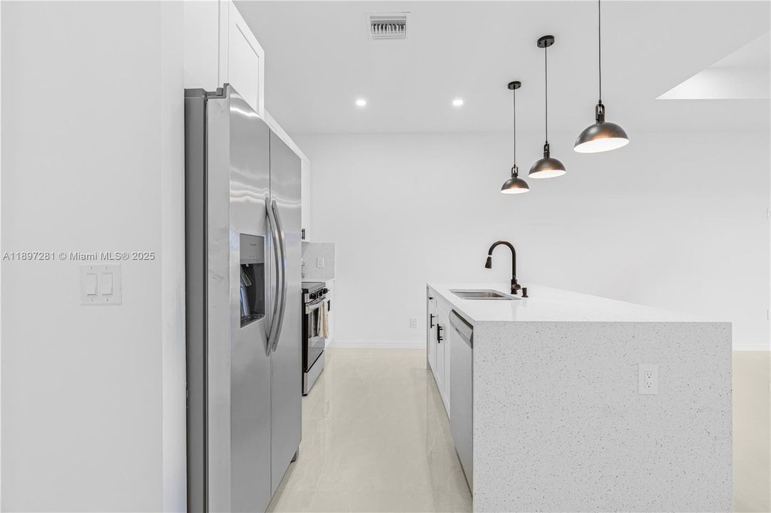 For Sale: $309,900 (3 beds, 2 baths, 1410 Square Feet)